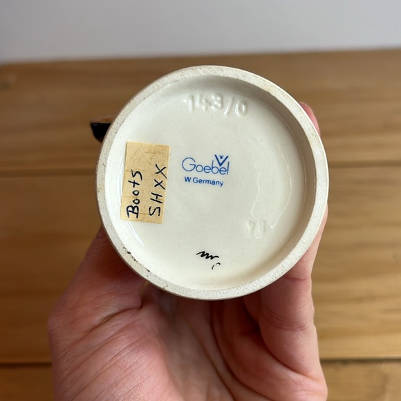 Hummel "Boots" Figurine Final Issue Tag Stamp #143/0 1972 TMK-5 Boy Shoes - Picture 5 of 5